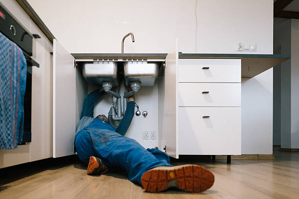 Professional Leak Detection technician working in Lakeside, FL